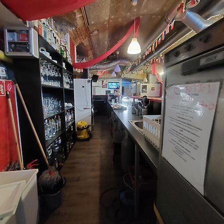Whole Basement Former Pub For Stag Do, Bachelor House Party Flat ブダペスト エクステリア 写真