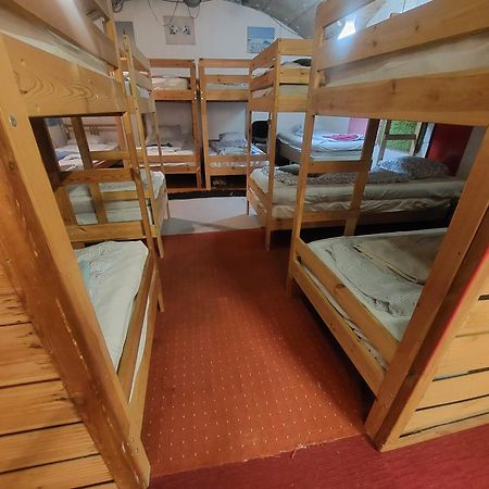 Whole Basement Former Pub For Stag Do, Bachelor House Party Flat ブダペスト エクステリア 写真
