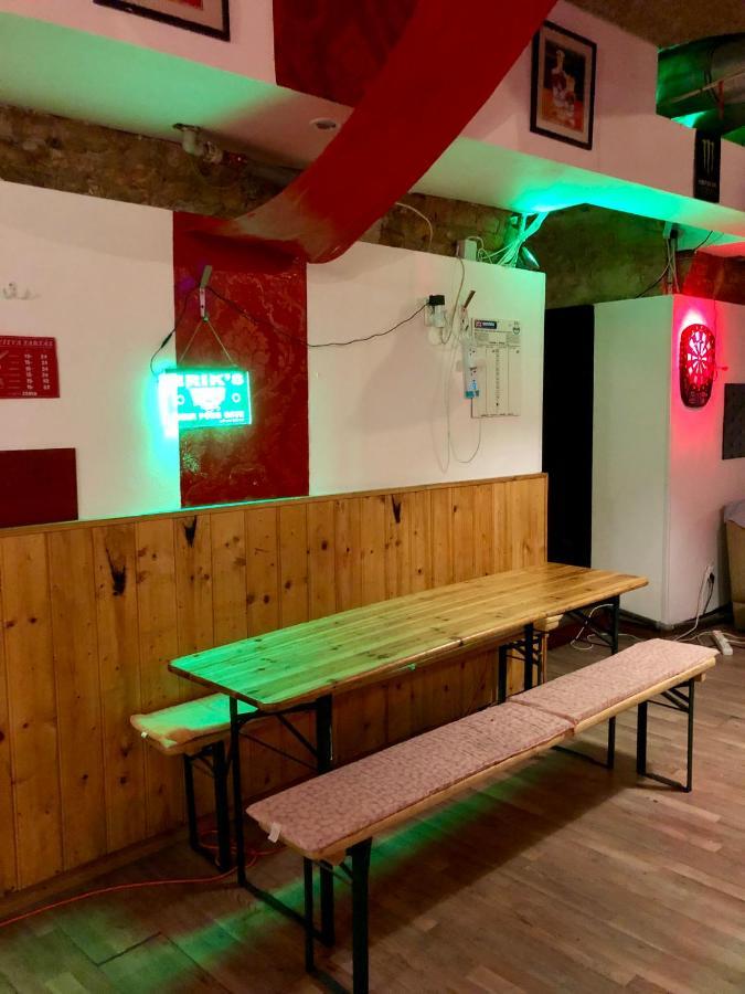 Whole Basement Former Pub For Stag Do, Bachelor House Party Flat ブダペスト エクステリア 写真