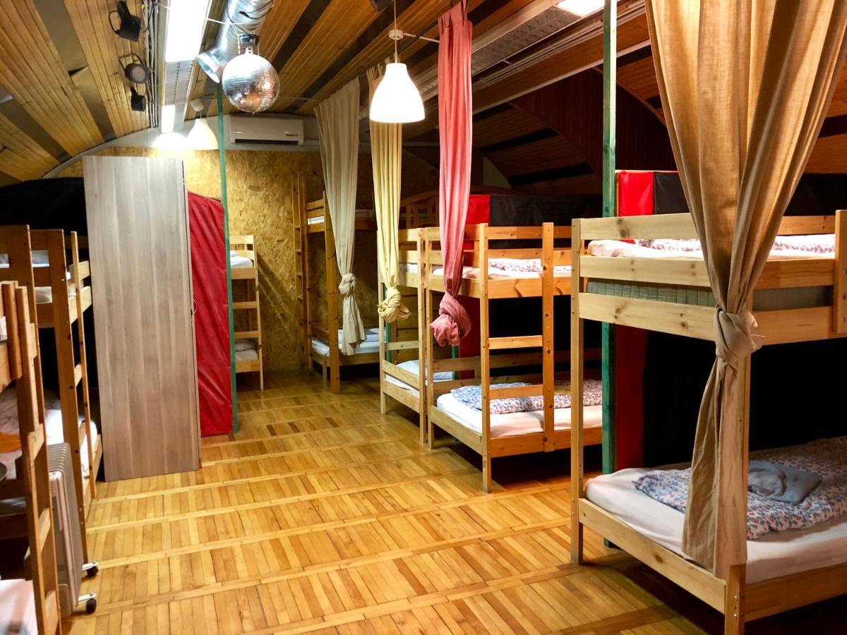 Whole Basement Former Pub For Stag Do, Bachelor House Party Flat ブダペスト エクステリア 写真