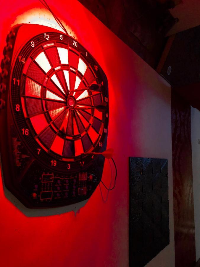 Whole Basement Former Pub For Stag Do, Bachelor House Party Flat ブダペスト エクステリア 写真