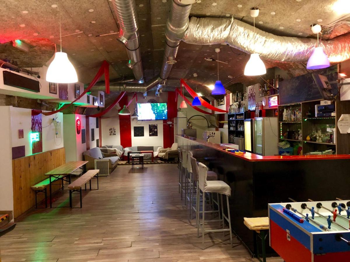 Whole Basement Former Pub For Stag Do, Bachelor House Party Flat ブダペスト エクステリア 写真