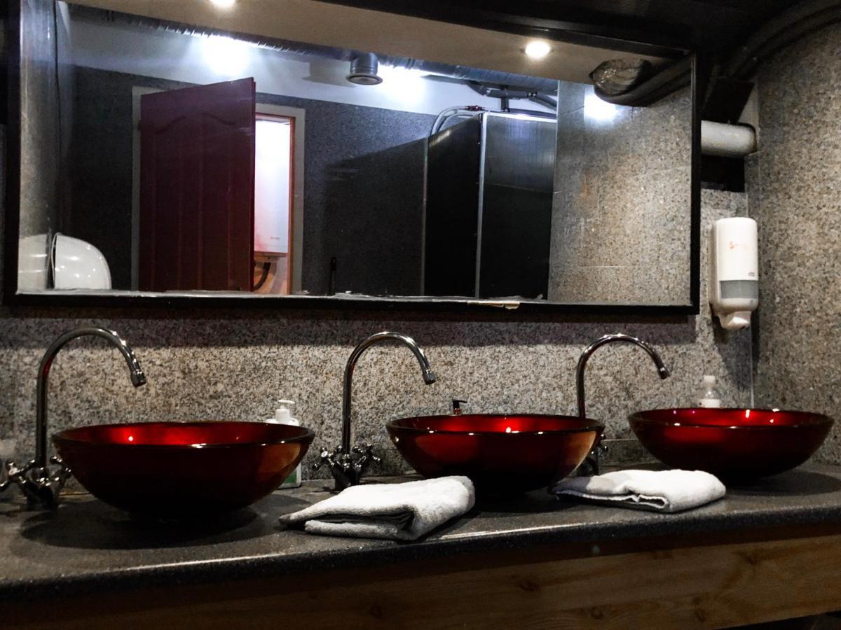 Whole Basement Former Pub For Stag Do, Bachelor House Party Flat ブダペスト エクステリア 写真