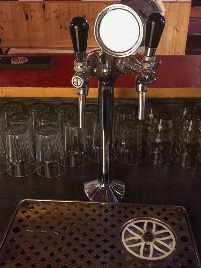 Whole Basement Former Pub For Stag Do, Bachelor House Party Flat ブダペスト エクステリア 写真