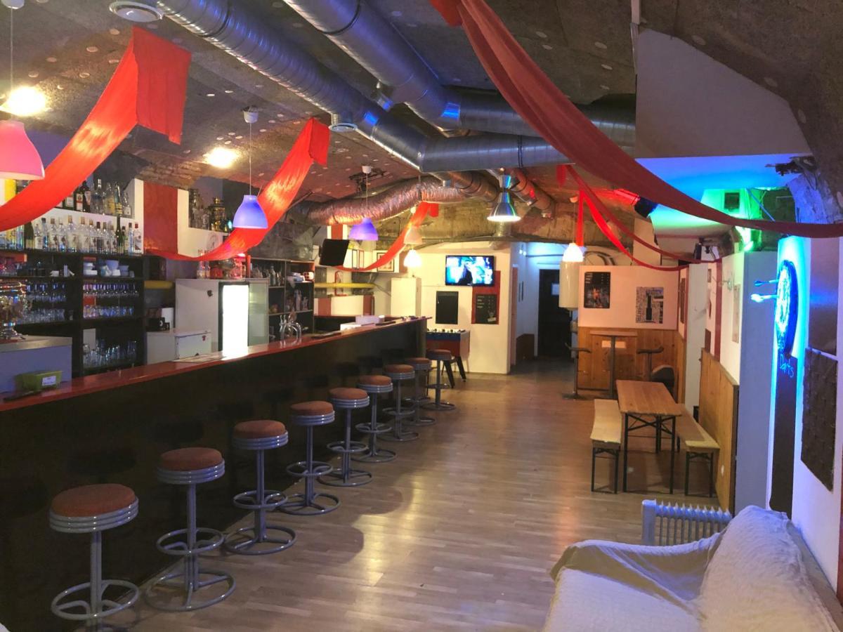 Whole Basement Former Pub For Stag Do, Bachelor House Party Flat ブダペスト エクステリア 写真