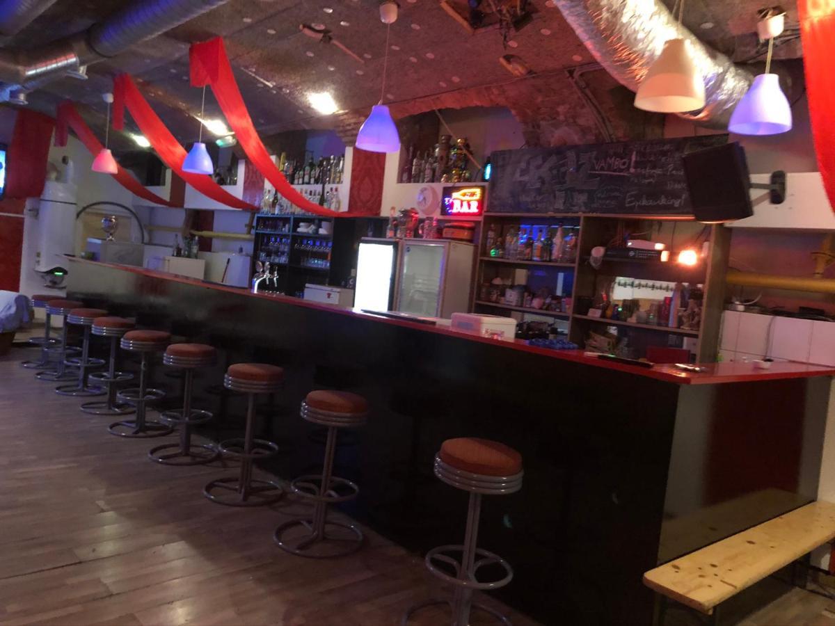 Whole Basement Former Pub For Stag Do, Bachelor House Party Flat ブダペスト エクステリア 写真
