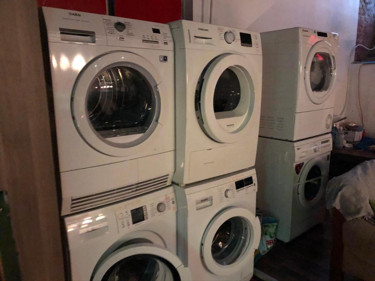 Whole Basement Former Pub For Stag Do, Bachelor House Party Flat ブダペスト エクステリア 写真
