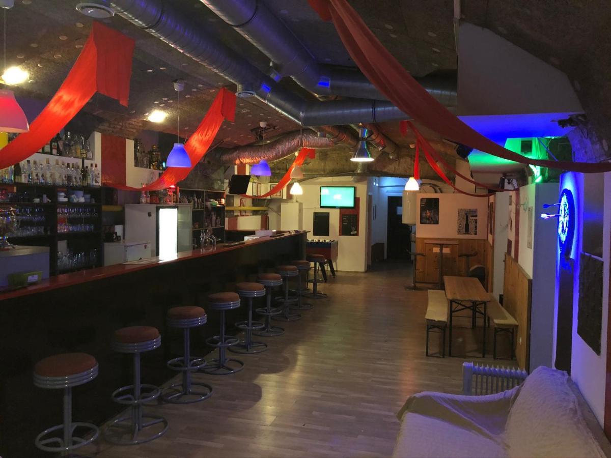 Whole Basement Former Pub For Stag Do, Bachelor House Party Flat ブダペスト エクステリア 写真