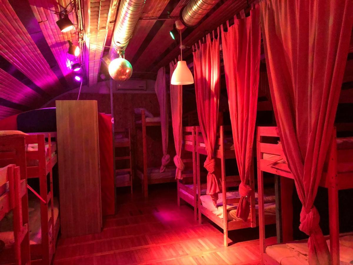 Whole Basement Former Pub For Stag Do, Bachelor House Party Flat ブダペスト エクステリア 写真