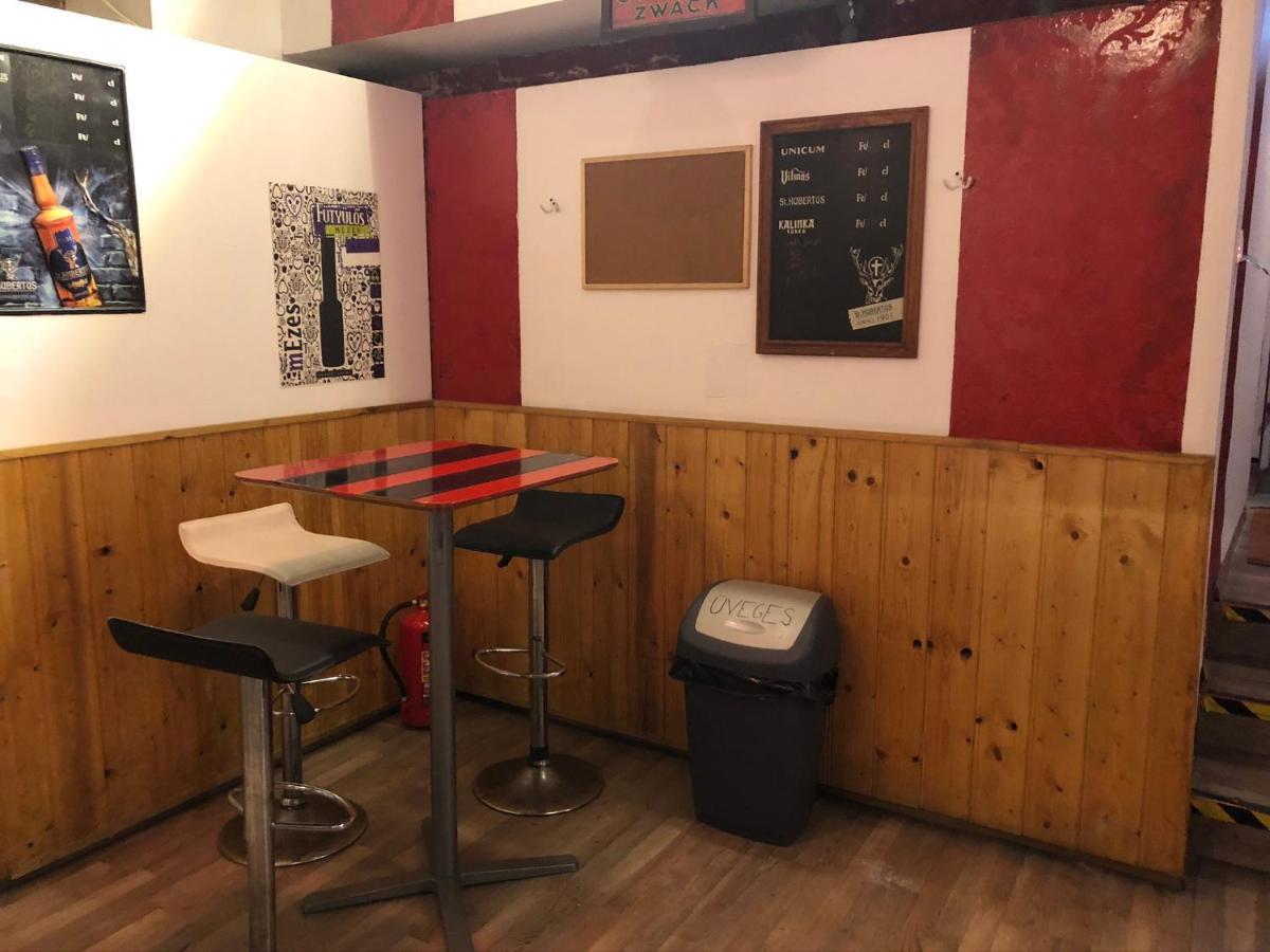 Whole Basement Former Pub For Stag Do, Bachelor House Party Flat ブダペスト エクステリア 写真