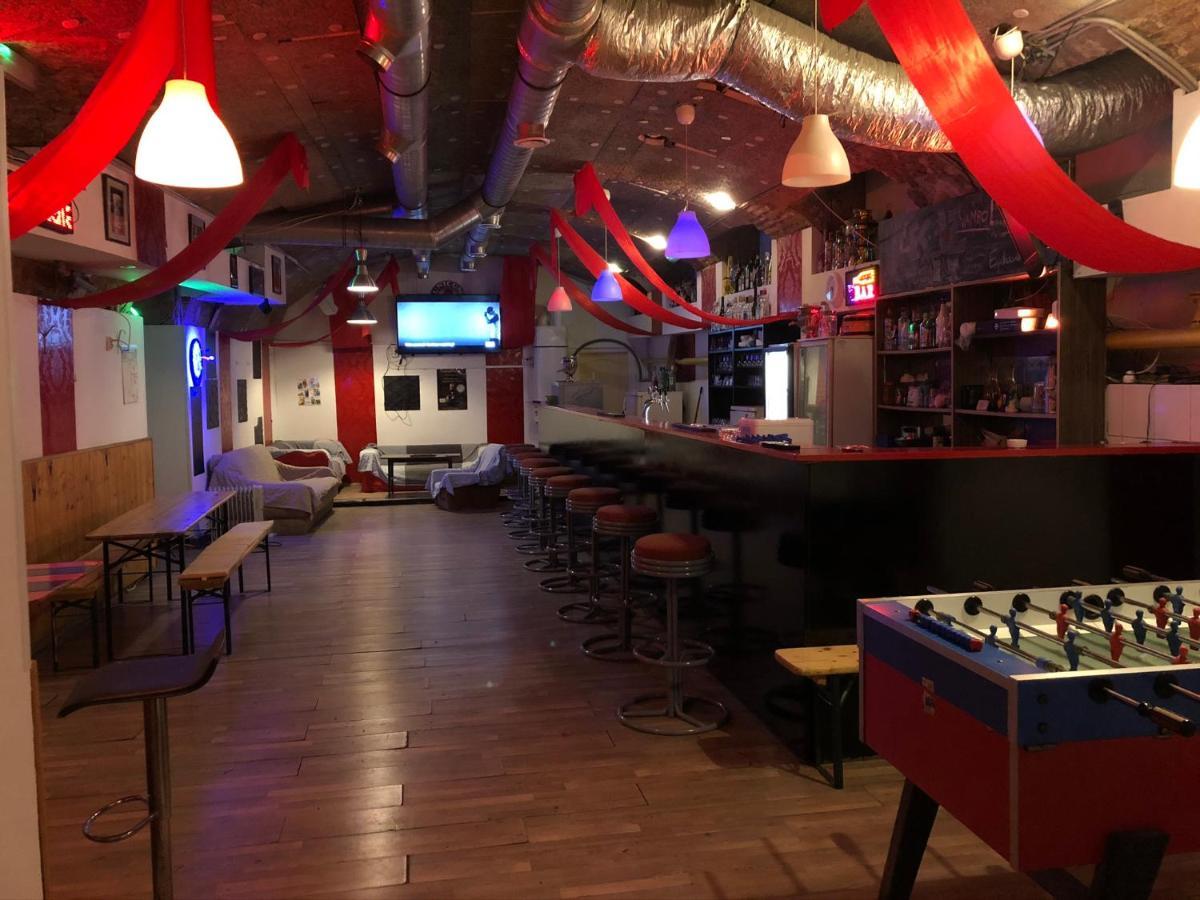 Whole Basement Former Pub For Stag Do, Bachelor House Party Flat ブダペスト エクステリア 写真