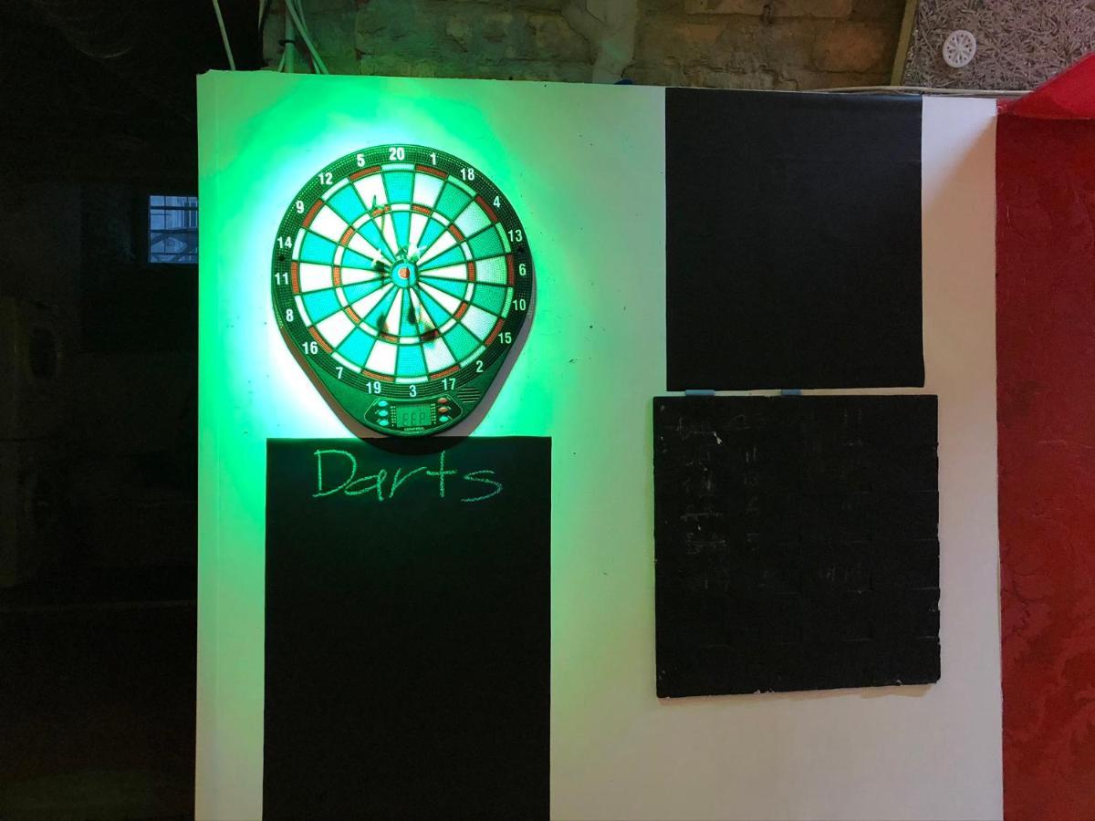 Whole Basement Former Pub For Stag Do, Bachelor House Party Flat ブダペスト エクステリア 写真