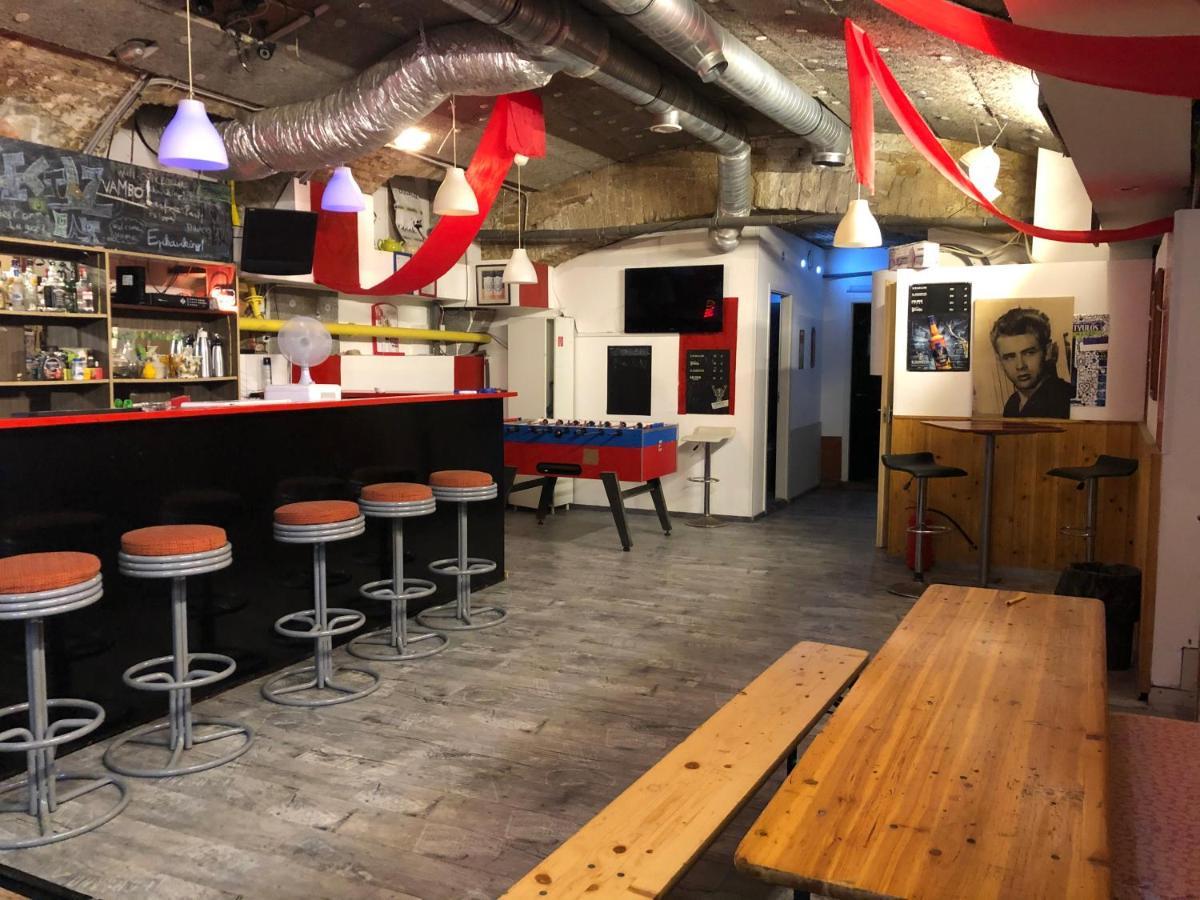 Whole Basement Former Pub For Stag Do, Bachelor House Party Flat ブダペスト エクステリア 写真
