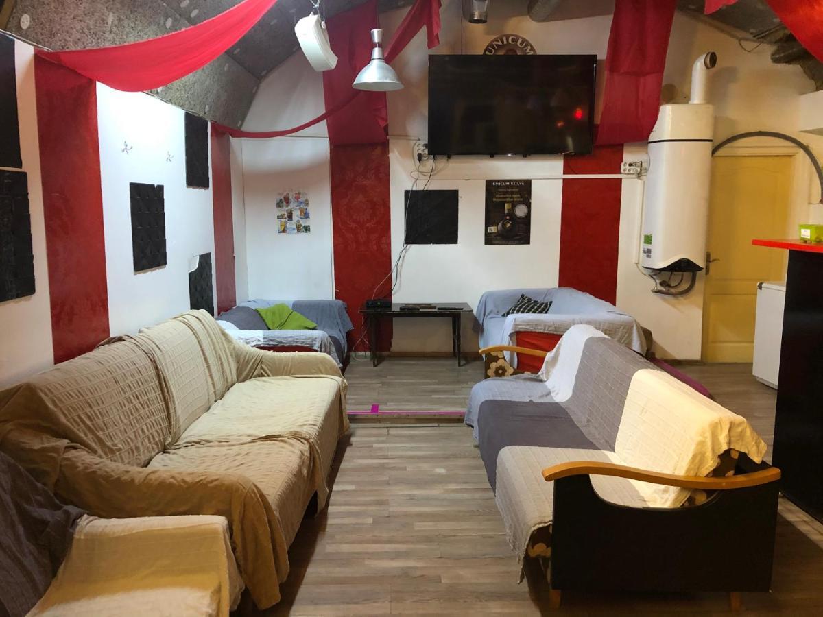 Whole Basement Former Pub For Stag Do, Bachelor House Party Flat ブダペスト エクステリア 写真