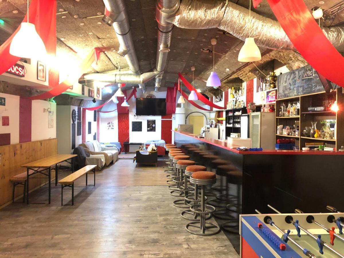 Whole Basement Former Pub For Stag Do, Bachelor House Party Flat ブダペスト エクステリア 写真