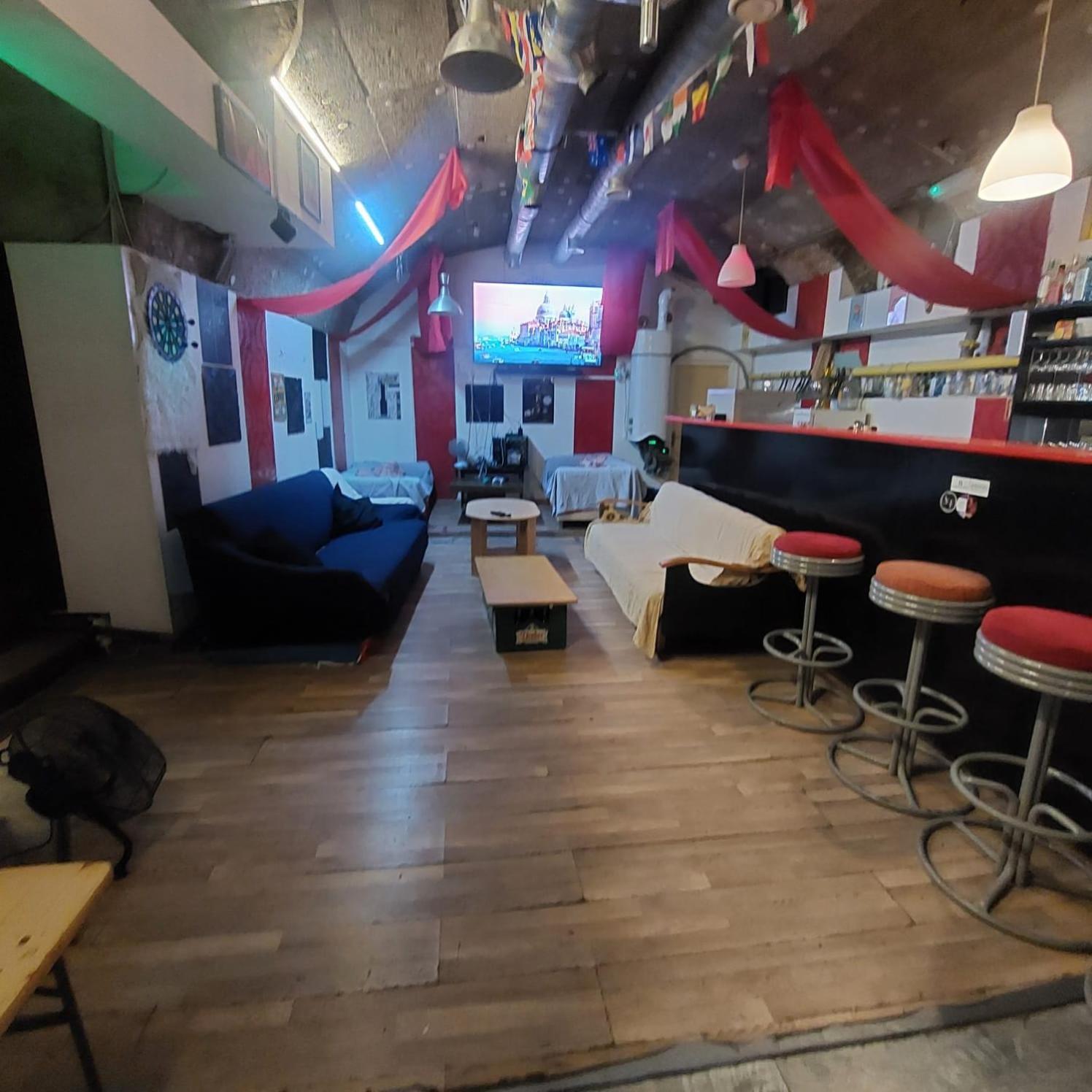 Whole Basement Former Pub For Stag Do, Bachelor House Party Flat ブダペスト エクステリア 写真