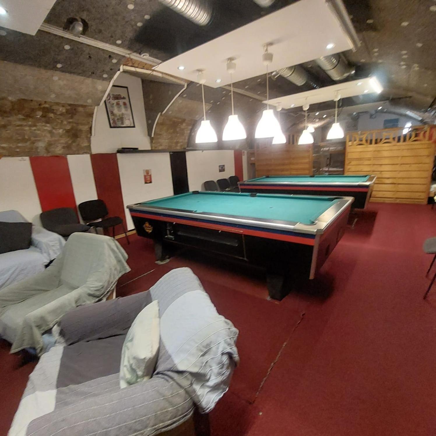 Whole Basement Former Pub For Stag Do, Bachelor House Party Flat ブダペスト エクステリア 写真