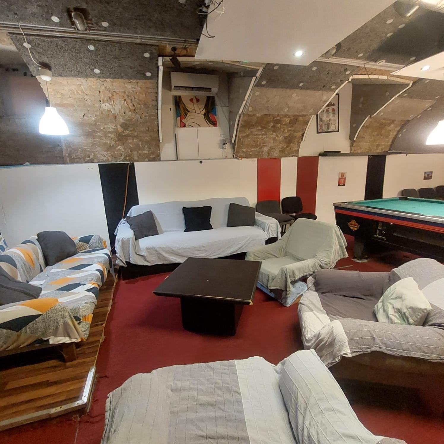 Whole Basement Former Pub For Stag Do, Bachelor House Party Flat ブダペスト エクステリア 写真